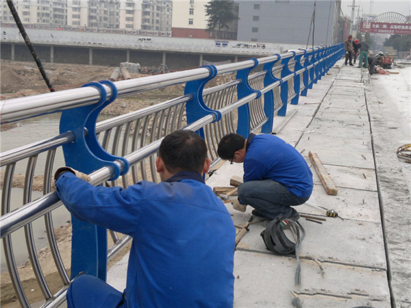 四川不锈钢河道护栏的特性及其在城市景观中的应用