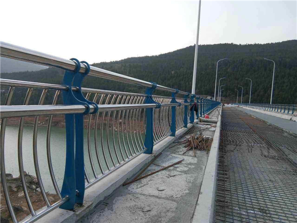 四川不锈钢桥梁护栏防腐措施的重要性及实施策略
