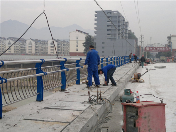 四川不锈钢复合管护栏常见问题及解决方案